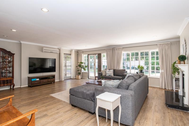 4 Bedroom Property for Sale in Constantia Western Cape